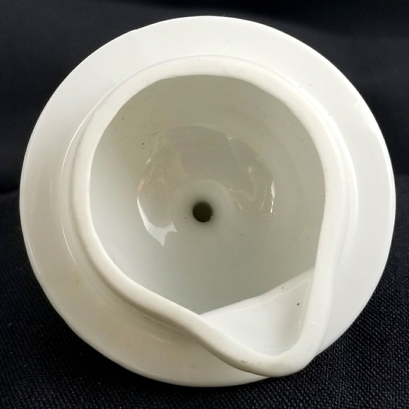 VINTAGE VICTORIA AUSTRIA PORCELAIN TEAPOT HAND PAINTED GOLD TRIM - Picture 4 of 16